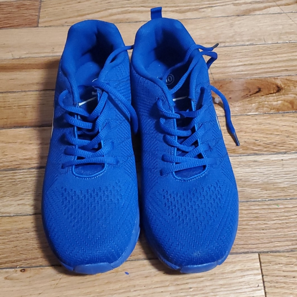 NEW SNEAKERS! NEVER WORN
